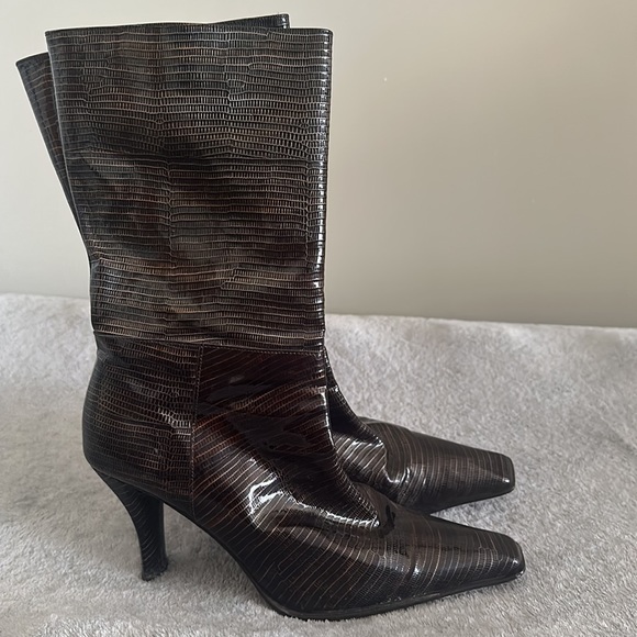 Lightly worn very sturdy 9 1/2 W snake skin boot - Picture 2 of 5